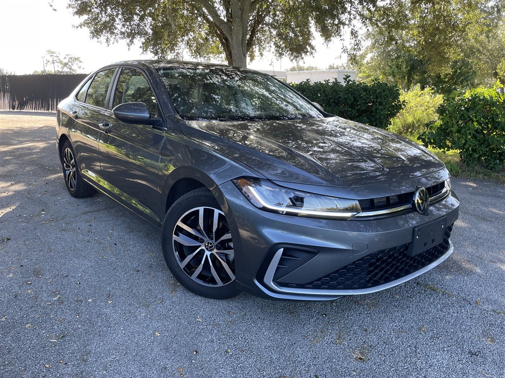 2025 Volkswagen Jetta SE's photo