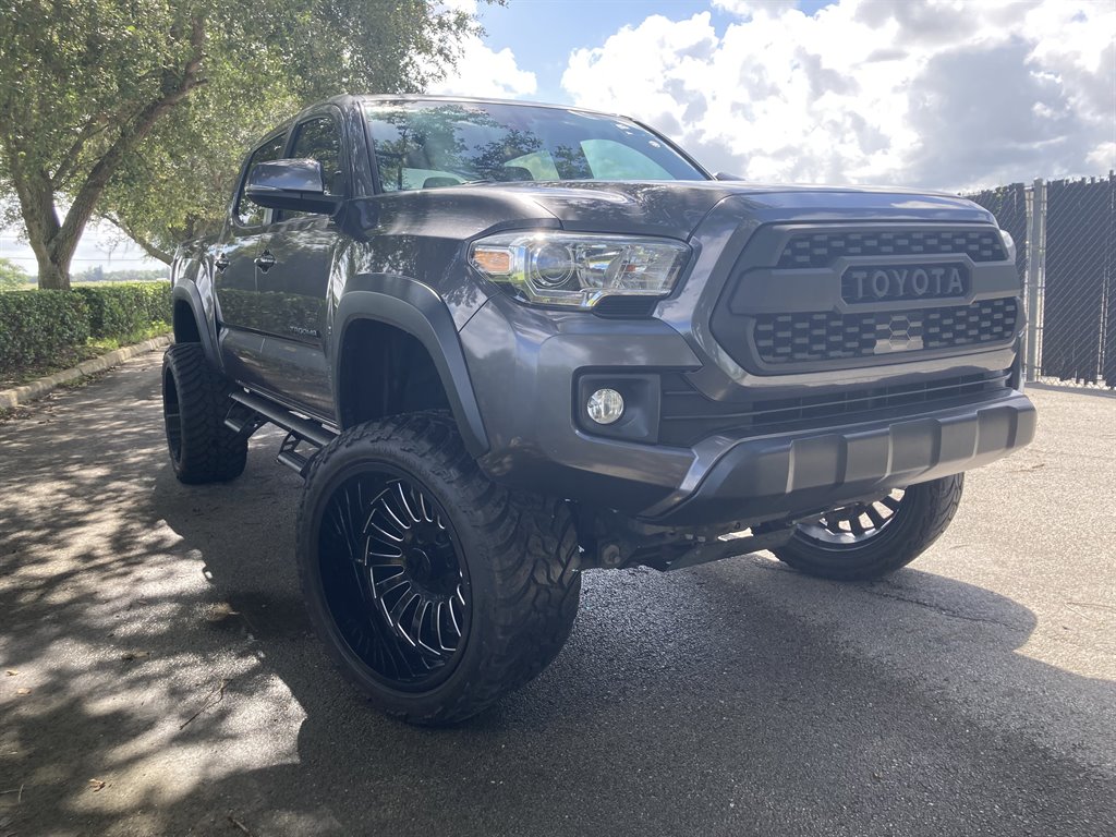 2018 Toyota Tacoma TRD Off Road's photo