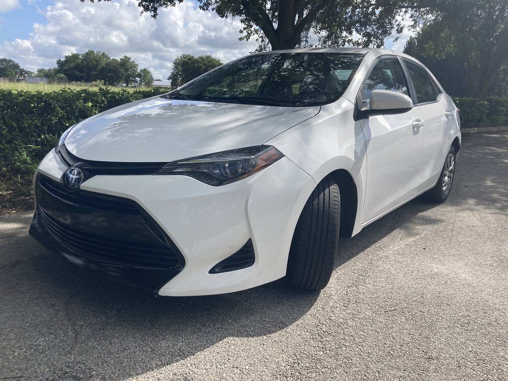 2019 Toyota Corolla LE's photo
