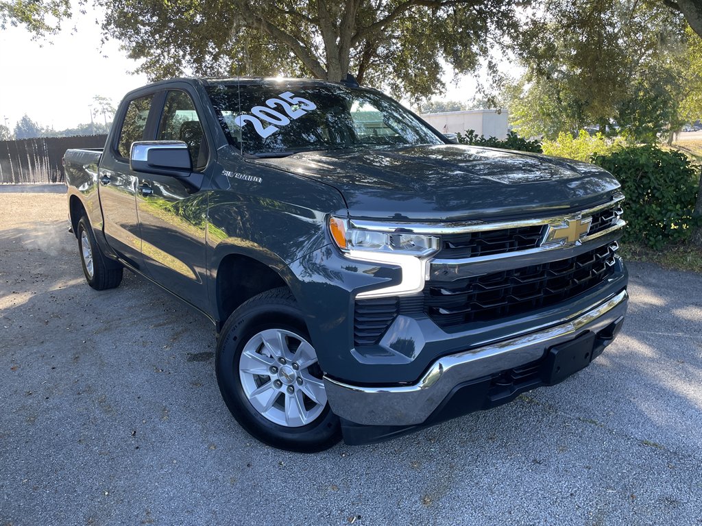 2025 Chevrolet Silverado 1500 LT's photo