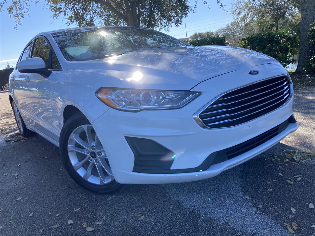 2019 Ford Fusion SE's photo