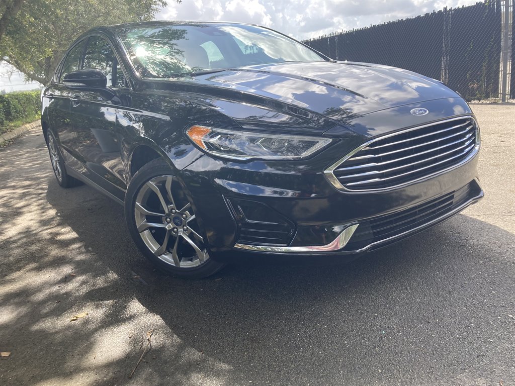 2019 Ford Fusion SEL's photo