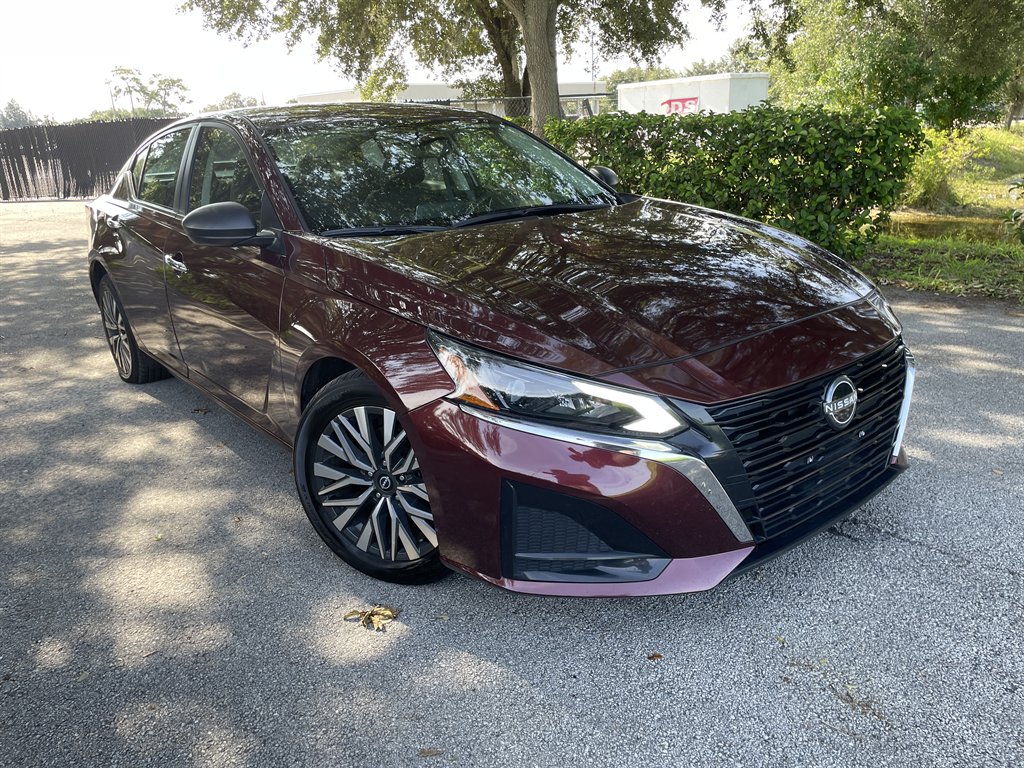 2024 Nissan Altima SV's photo