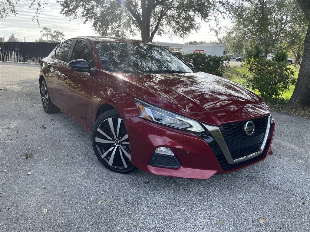 2021 Nissan Altima SR's photo