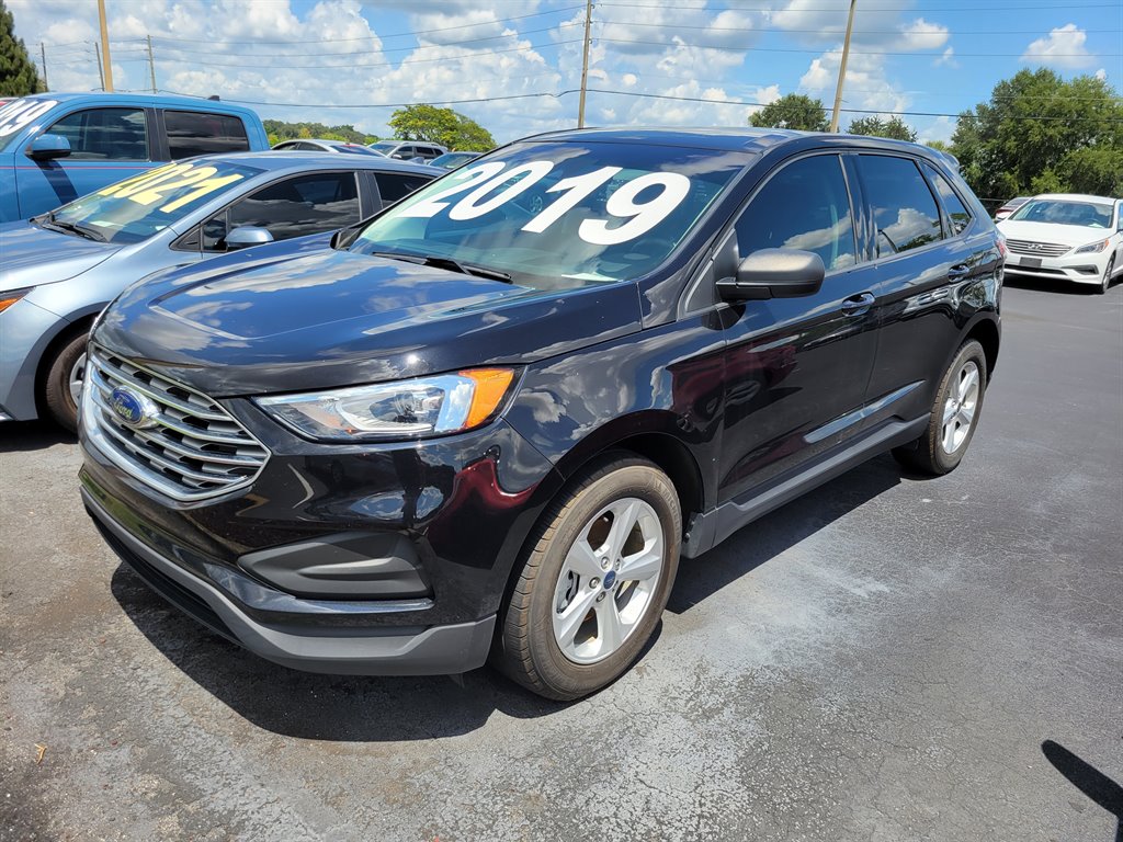 2019 Ford Edge SE's photo