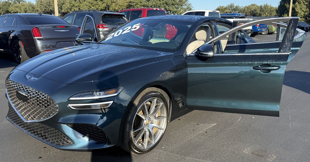 2025 GENESIS G70 Standard's photo