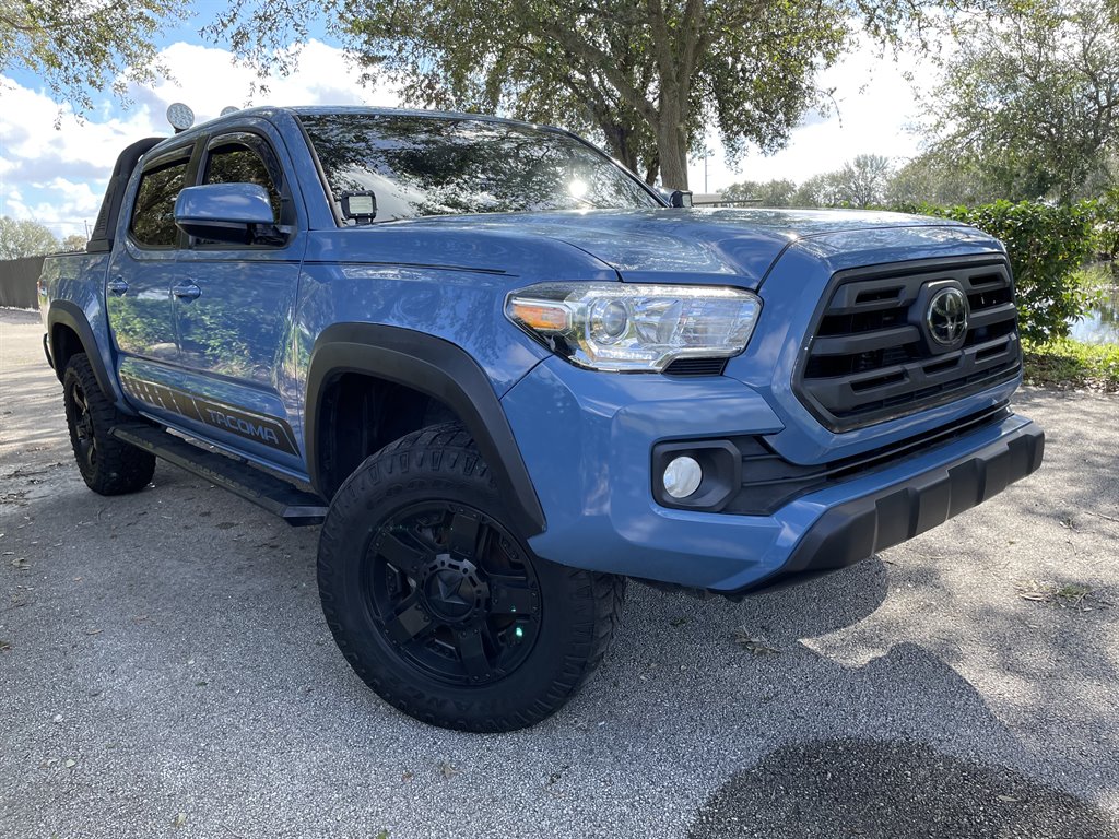 2019 Toyota Tacoma SR5's photo