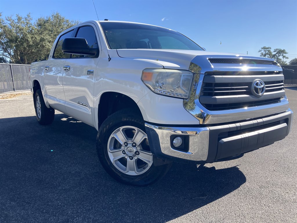 2014 Toyota Tundra SR5's photo